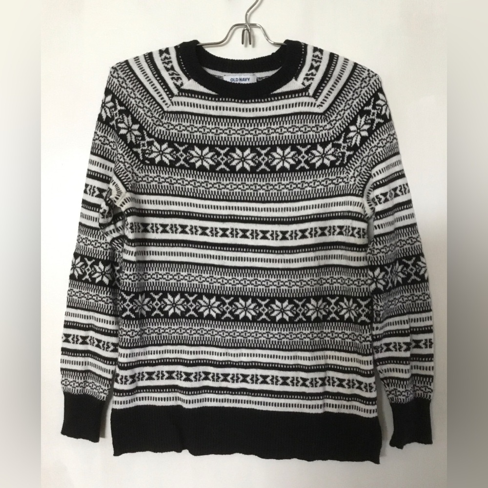 Fair-isle type sweater, long sleeve.